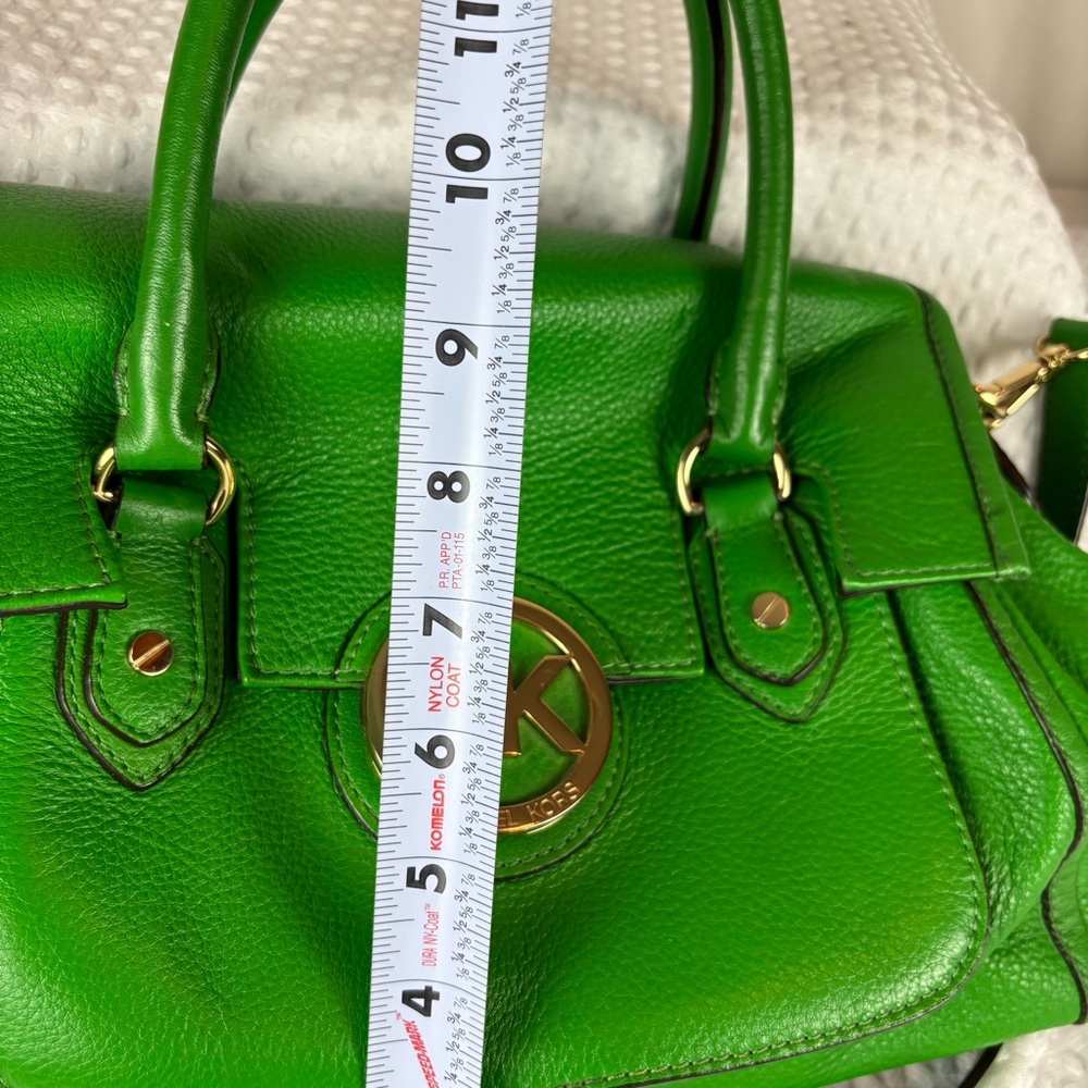 Michael Kors NWOT Margo Medium Flap Front Shoulder Bag in Kelly Green Gold Hw - Picture 12 of 14